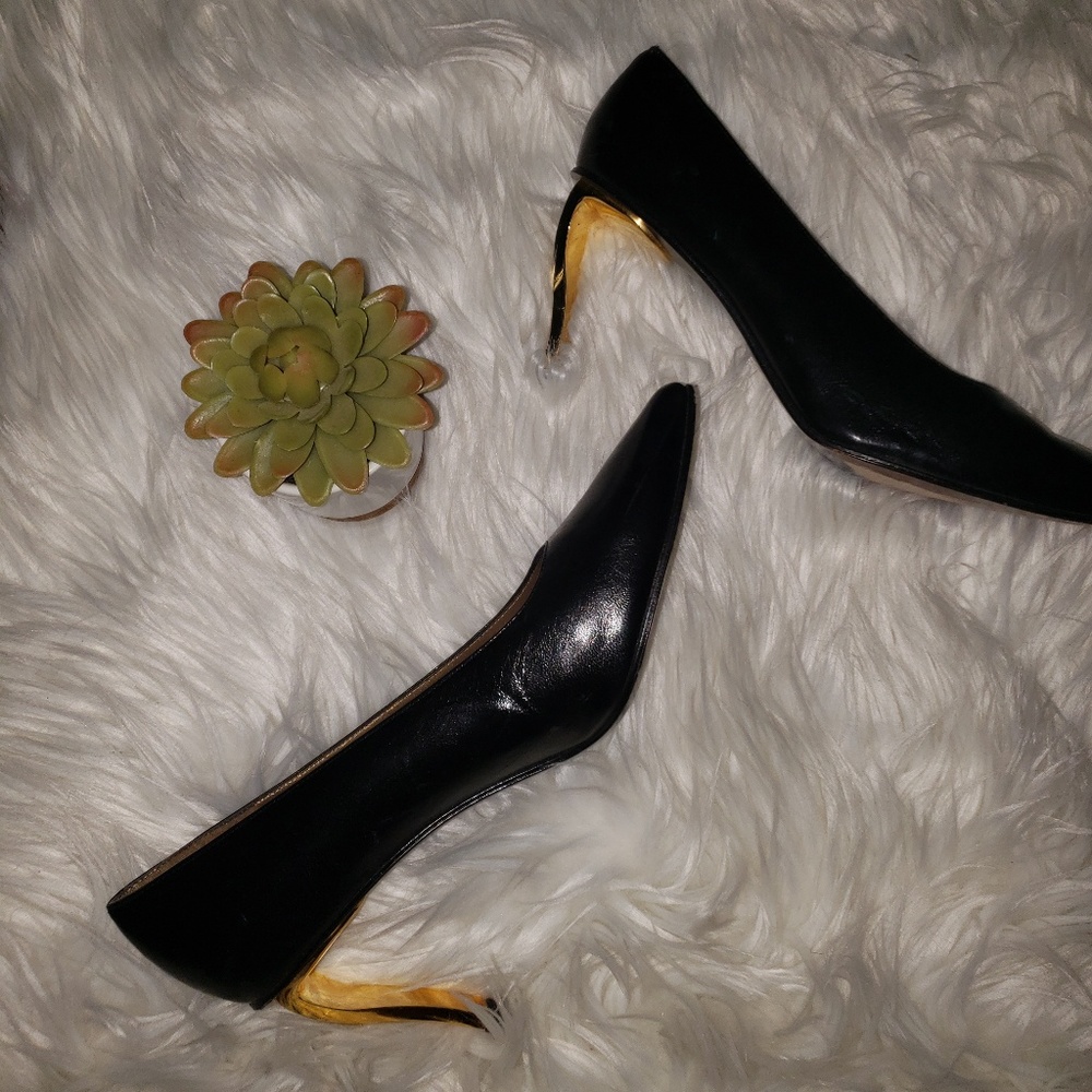 RARE Vintage Stuart Weitzman NY Gold Dagger